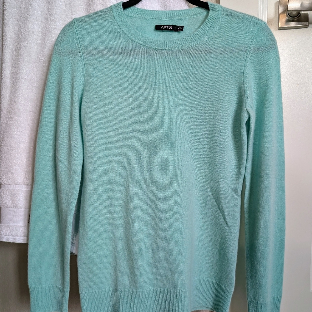 Apt. 9 Green Crew Neck Sweater with Classic Style